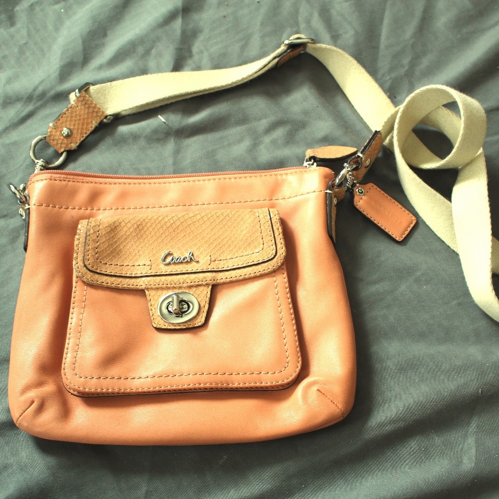 COACH Adjustable Shoulder or Crossbody Bag Purse